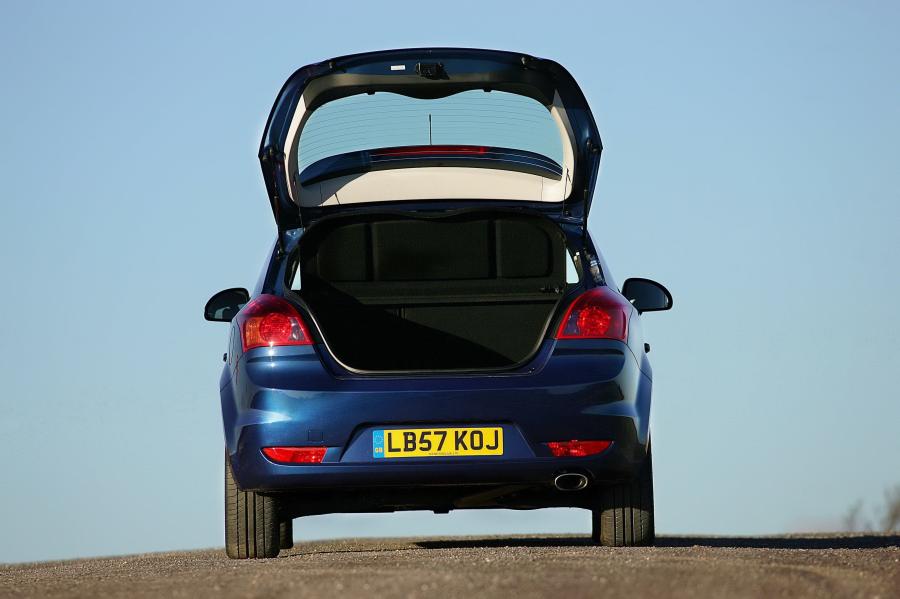  Kia pro_cee&rsquo;d 2008 года  (фото 38 из 182)